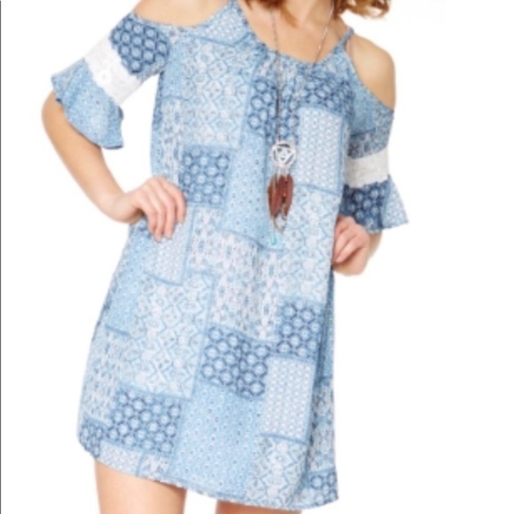 2tee COUTURE Cold Shoulder Mini Dress - Large